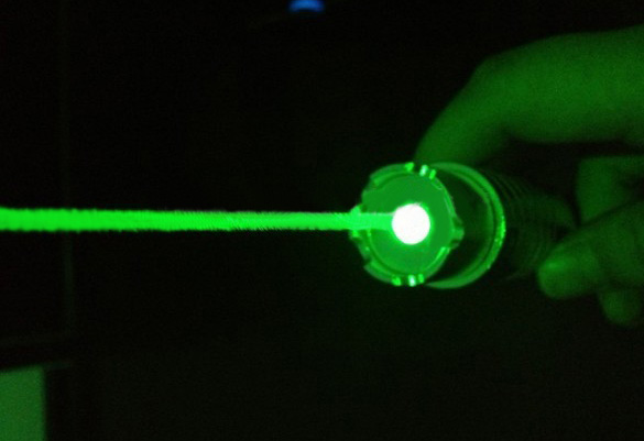 超強力レーザーポインター 調節可能な焦点緑色レーザー懐中電灯