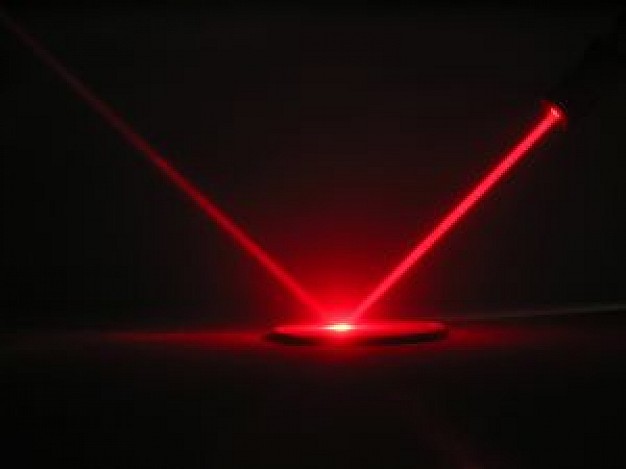 赤色レーザーポインター高質　安全鍵付き　強力レーザー懐中電灯焦点調整