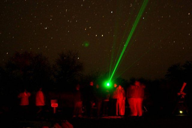 超強力レーザーポインター光線が見えるので星座の解説や