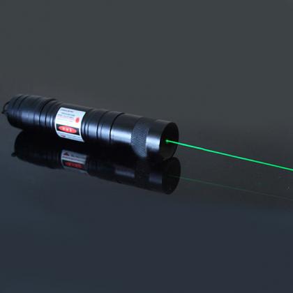 500mW 強力レーザーポインター 緑 ピント調整可能 グリーンレーザー懐中電灯 「充電器おまけ」