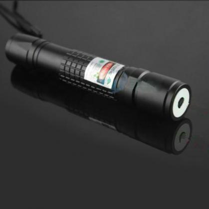 海外 高出力3000MW赤色レーザーポインター充電式 レッドレーザー懐中電灯　防水 狩猟赤色レーザーポインター屋外 強力 点火 携帯性抜群 人気販売 黒色