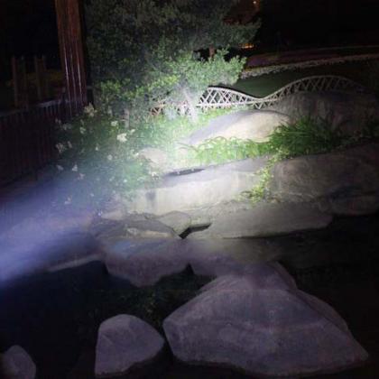 10mw LEDライト付きレーザーポインター 高輝度赤色 2in1 防水 防塵 狩猟  高性能 耐久性 耐衝品質と優れた レーザーポインター付き充電式led懐中電灯 野外レーザーポインター 赤外線レーザー