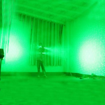 安全なレーザー 剣50mw 直線型 発光状態の緑レーザーソード 満天星 KTV 自由自在に演出する 緑レーザーソード指示 天体観測 レーザー 指示 レーザー直線