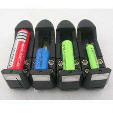 リチウム電池対応3.7ｖ充電器18650、16340充電器　懐中電灯充電器